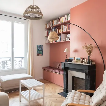 Spacious Duplex Near Montmartre