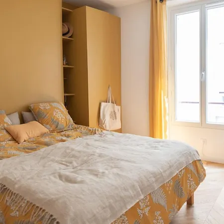 Spacious Duplex Near Montmartre Appartamento Parigi