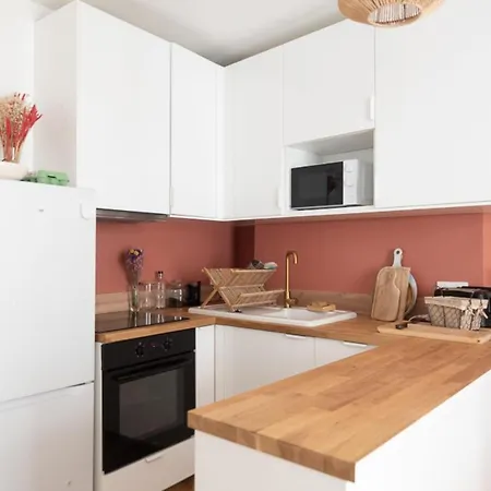 Spacious Duplex Near Montmartre * Parigi